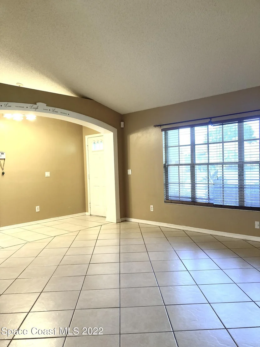 Photo of 874 Brookview Lane