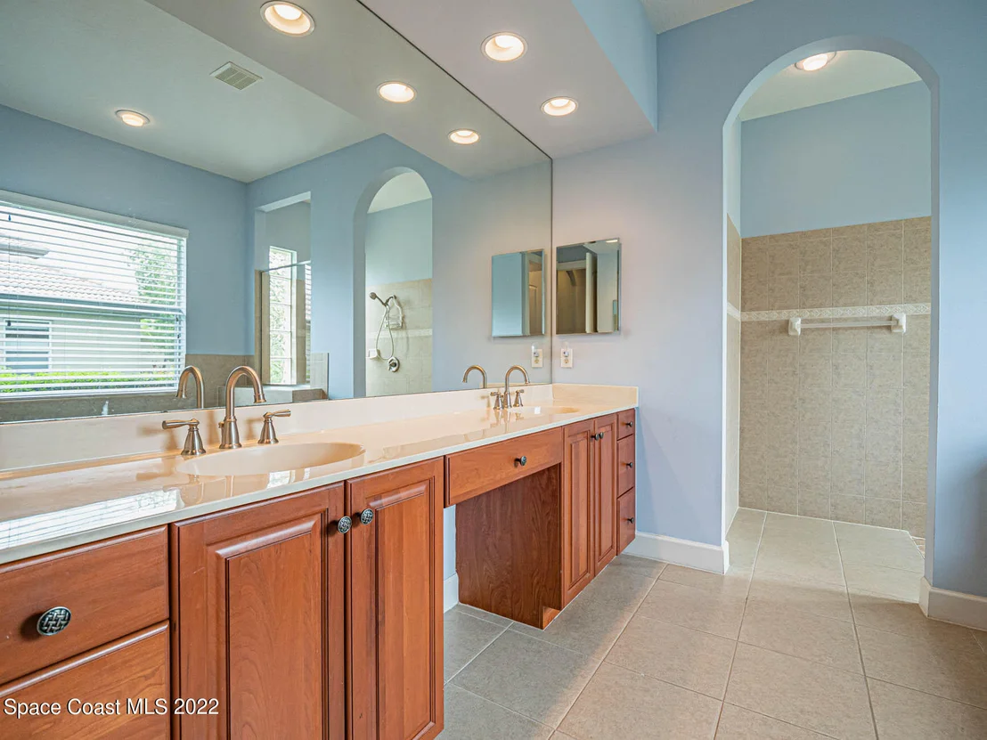 Photo of 585 Caroline Drive