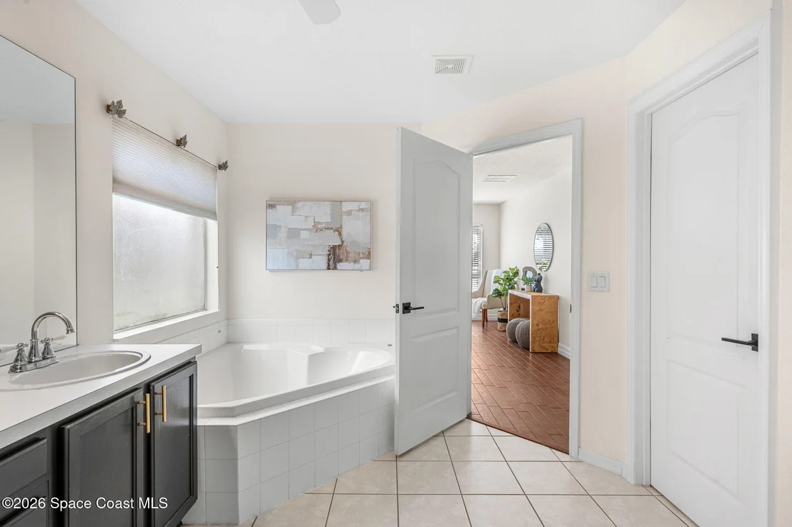 Photo of 619 Ashbury Avenue