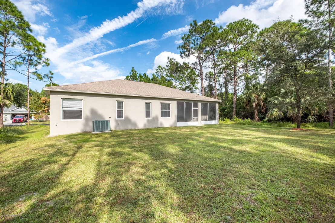 Photo of 1744 Hydrangea Road NW