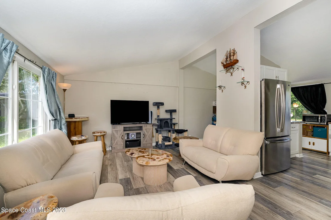 Photo of 705 Angle Street NE