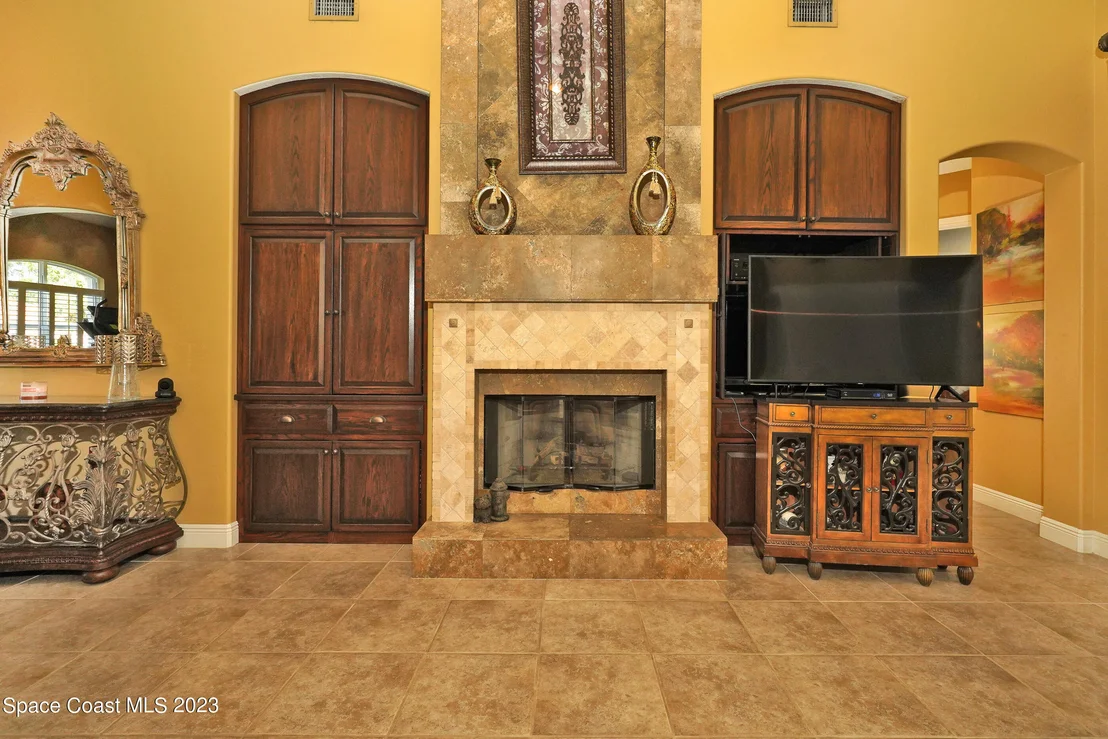 Photo of 2217 Royal Oaks Drive