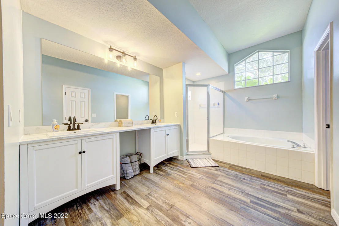 Photo of 985 Pelican Lane
