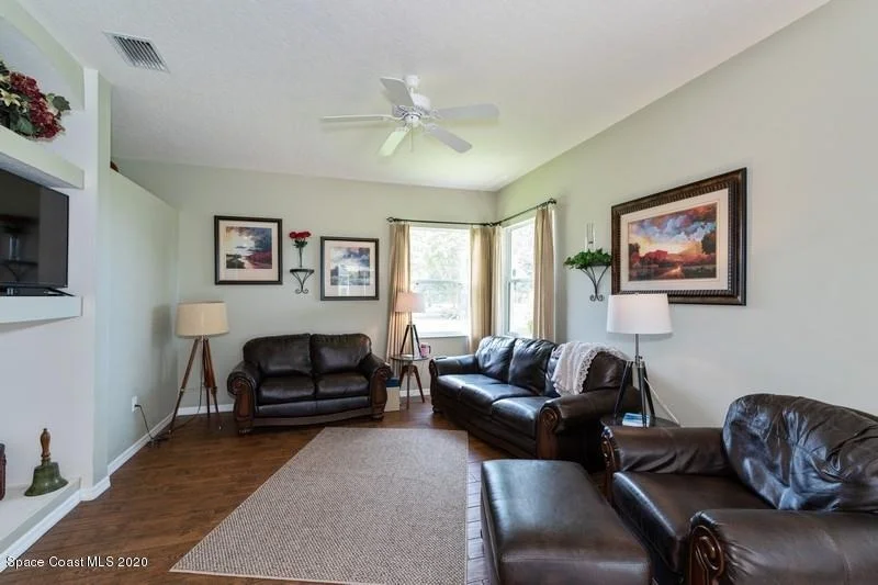 Photo of 1772 Windbrook Drive SE