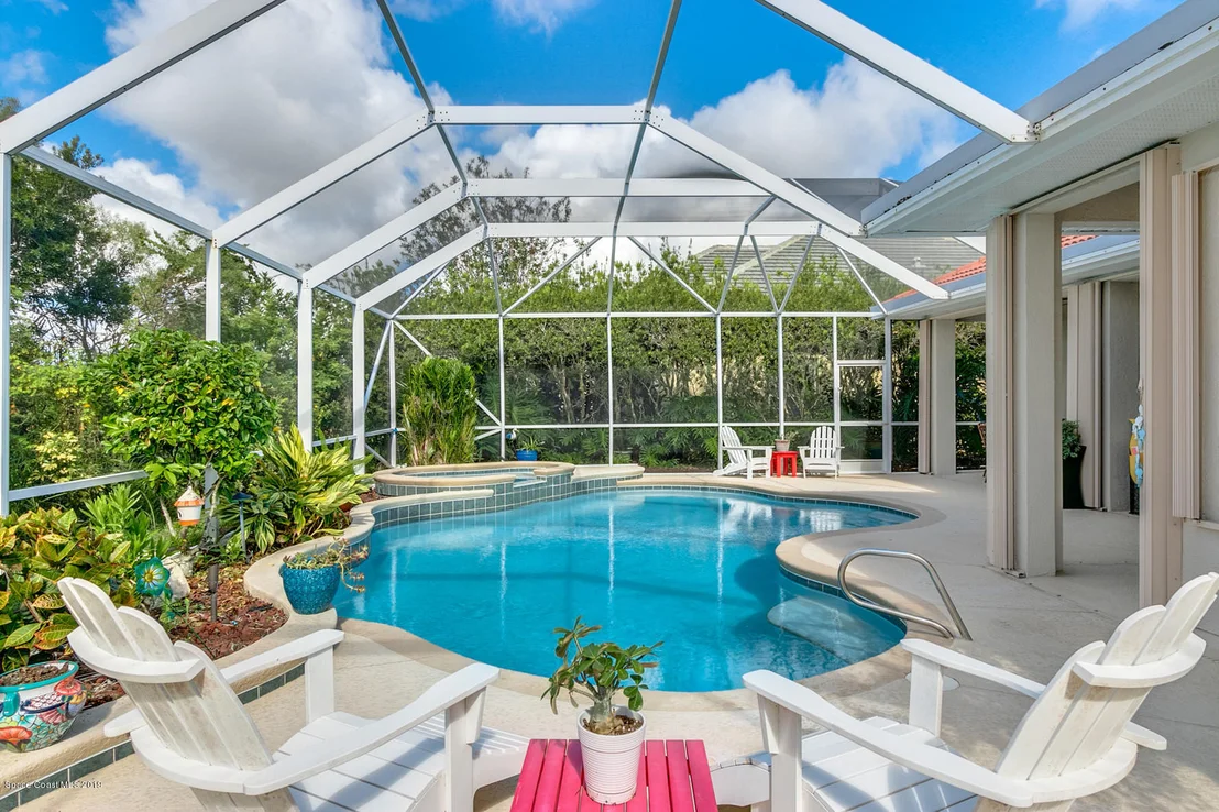 Photo of 824 Chatsworth Drive