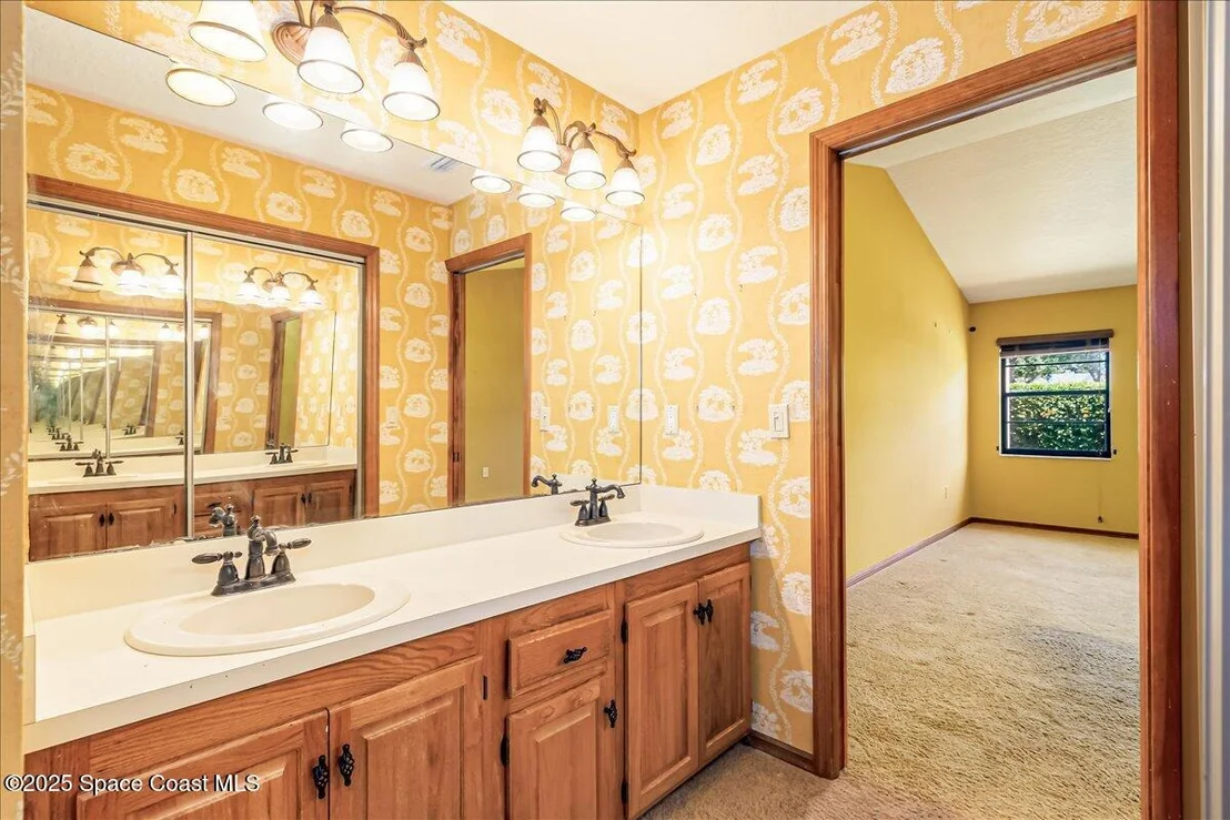 Photo of 883 Ridge Lake Drive