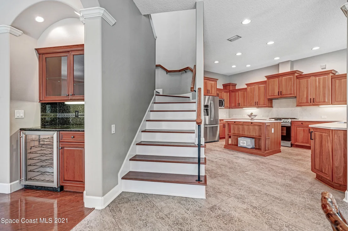 Photo of 882 Oak Park Drive