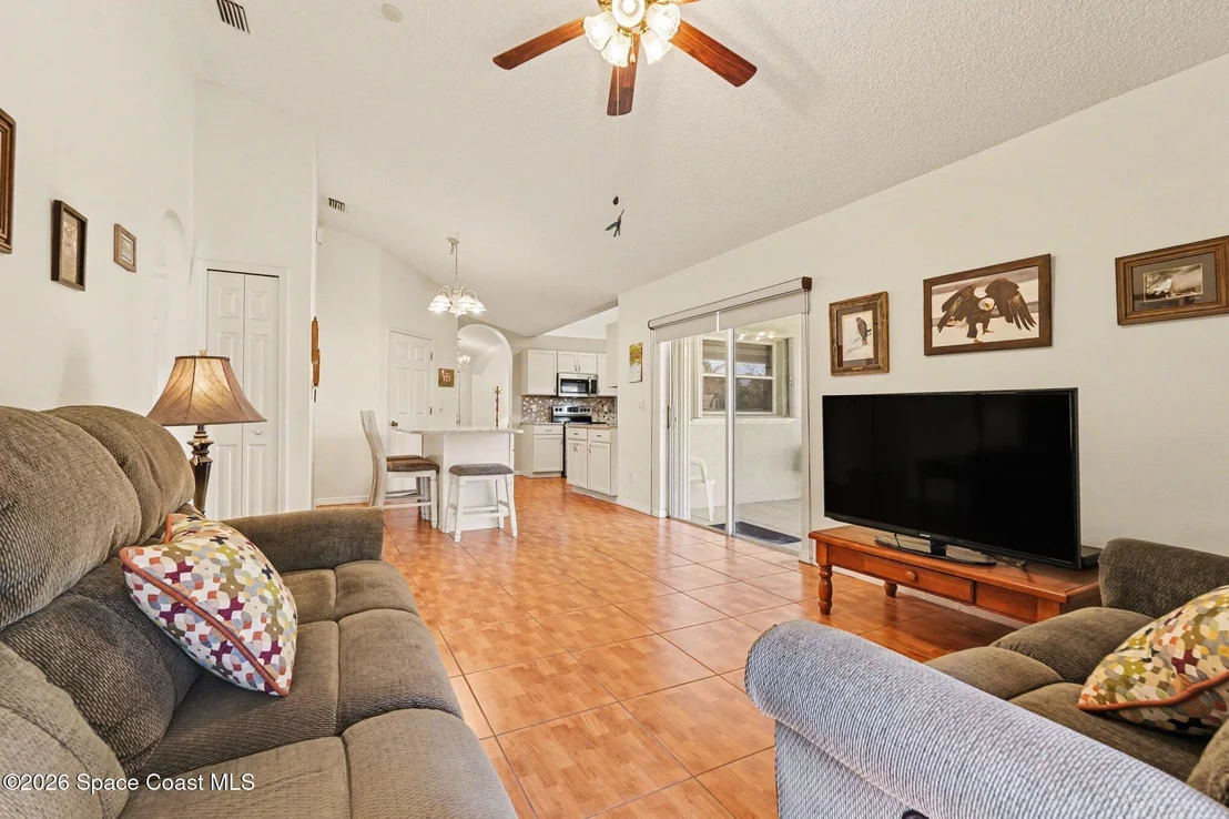 Photo of 938 Commerce Road SE