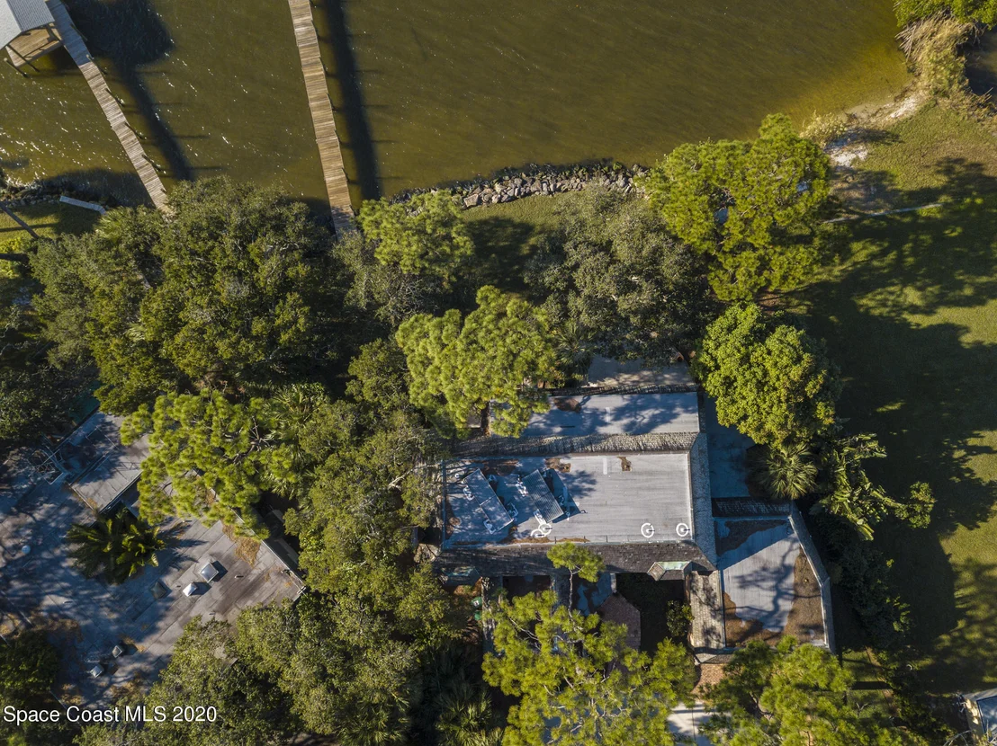 Photo of 1316 S Riverside Drive