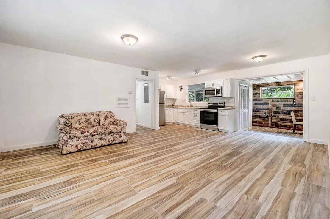 Photo of 1211 Westview Drive