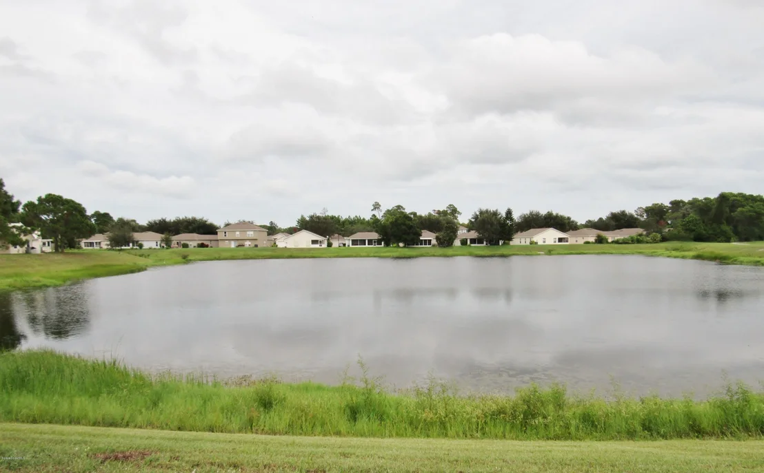 Photo of 975 Wateroak Drive NE
