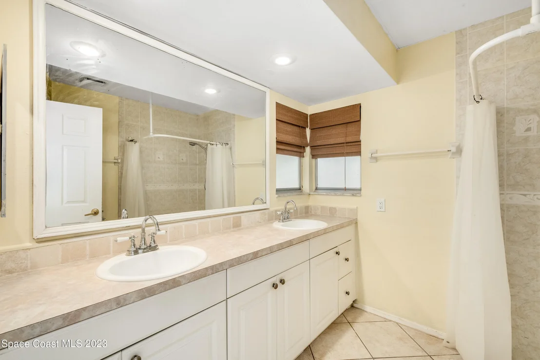 Photo of 1310 Sheafe Avenue NE