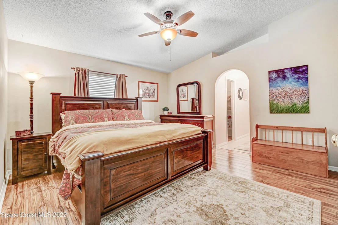 Photo of 1153 White Oak Circle