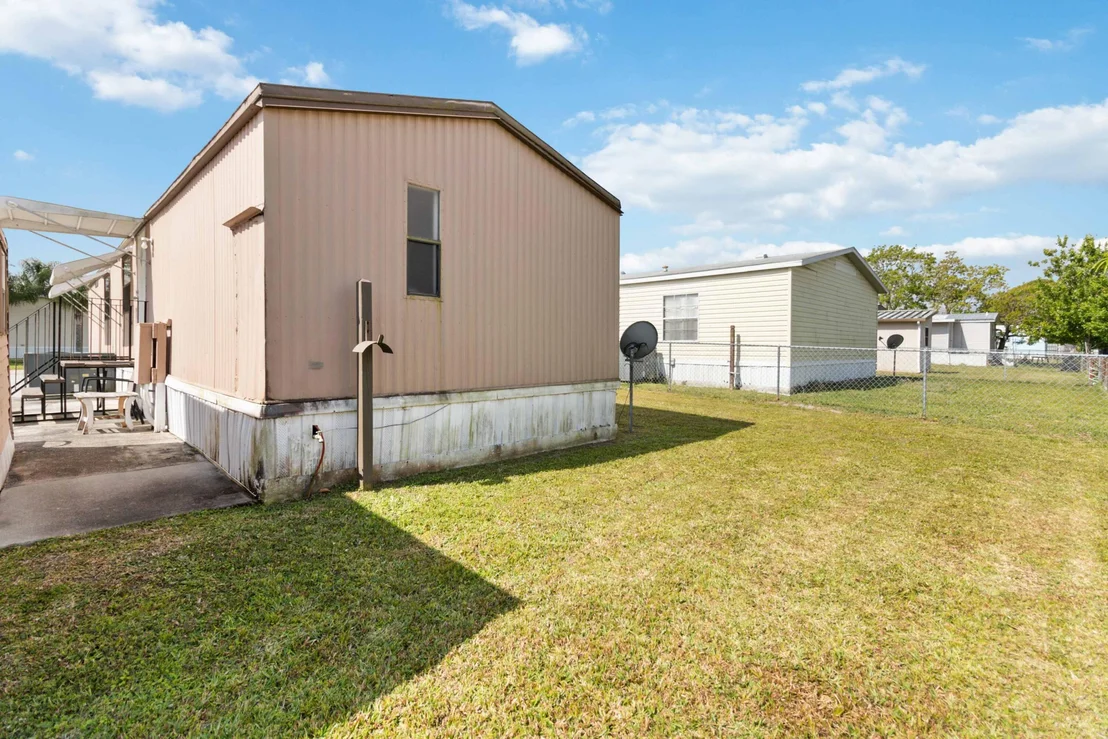 Photo of 2547 Chatham NE