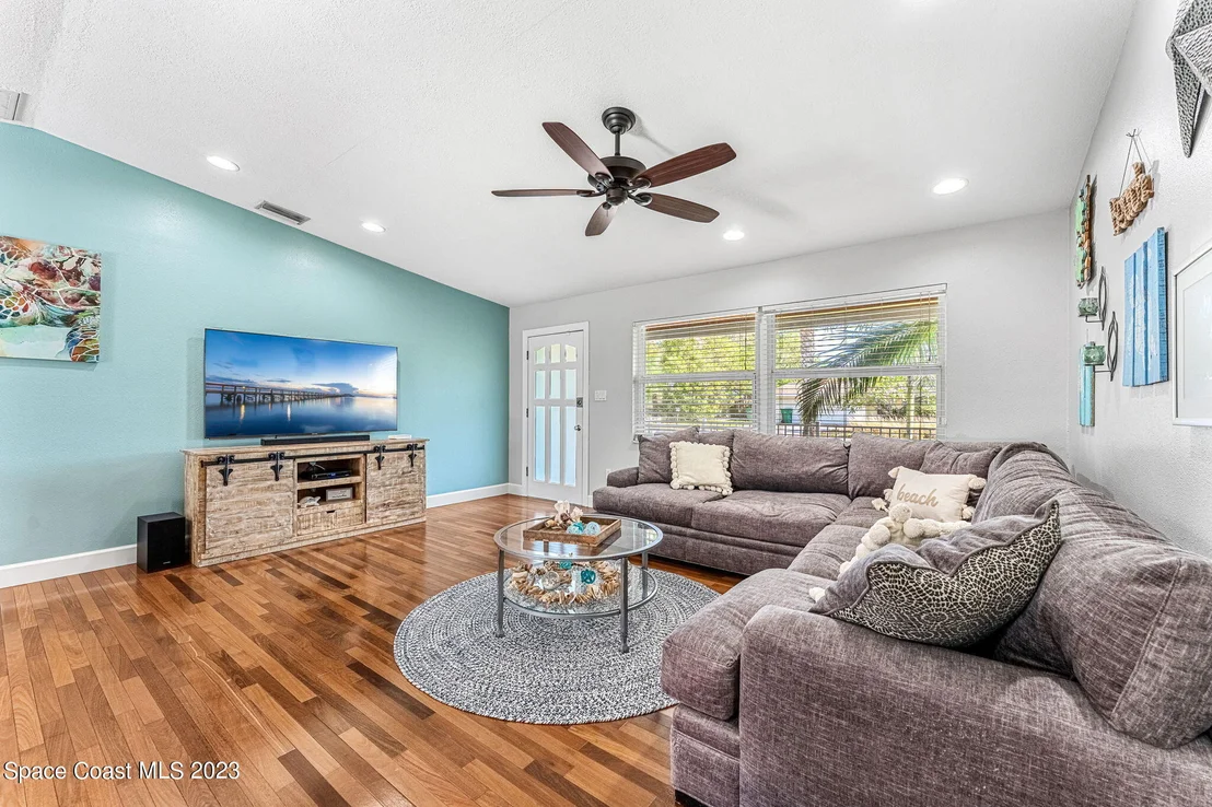 Photo of 425 Cinnamon Drive