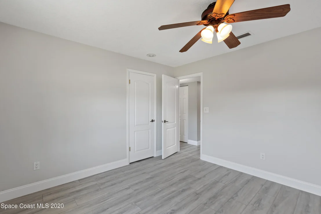 Photo of 609 Roberts Lane NE