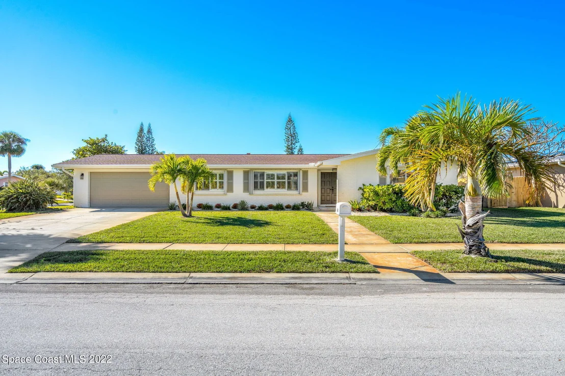 Photo of 644 N Robert Way