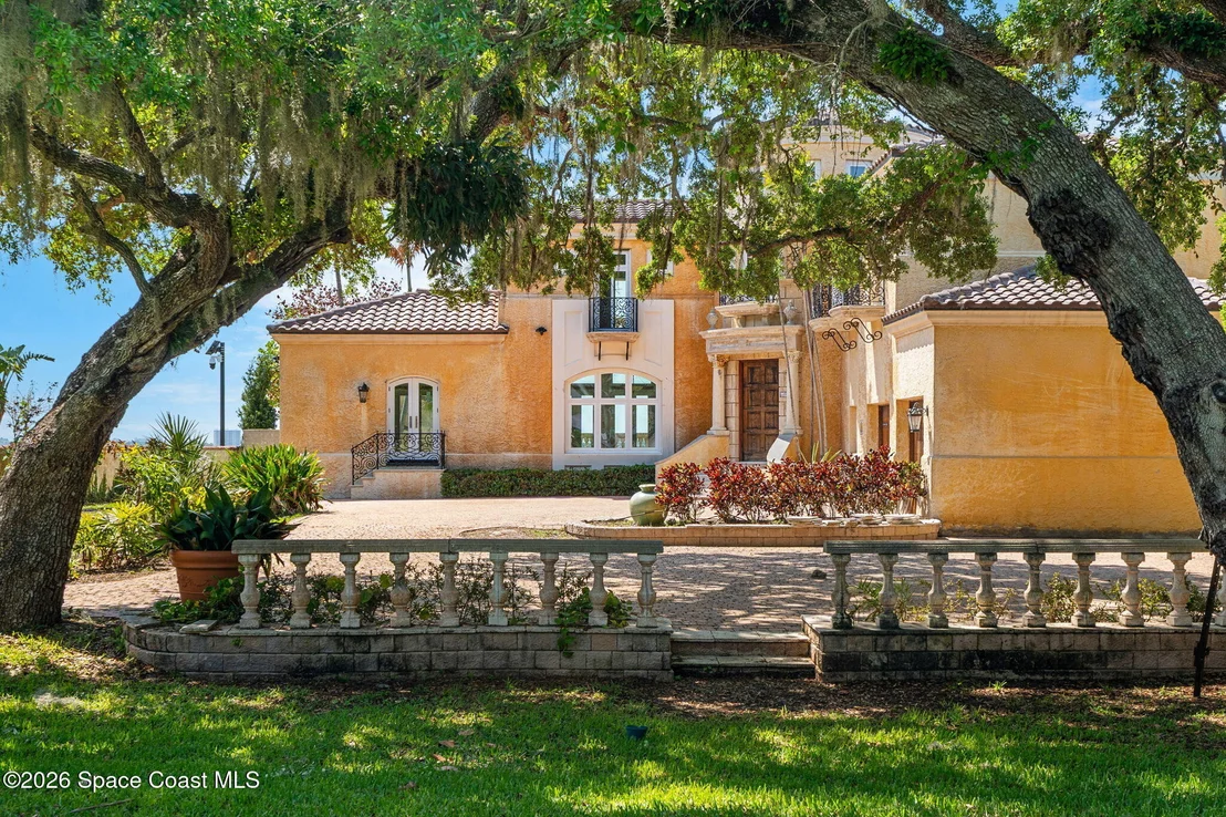 Photo of 1000 N Riverside Drive