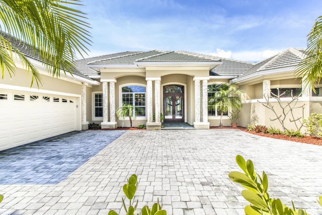 Photo of 814 Chatsworth Drive