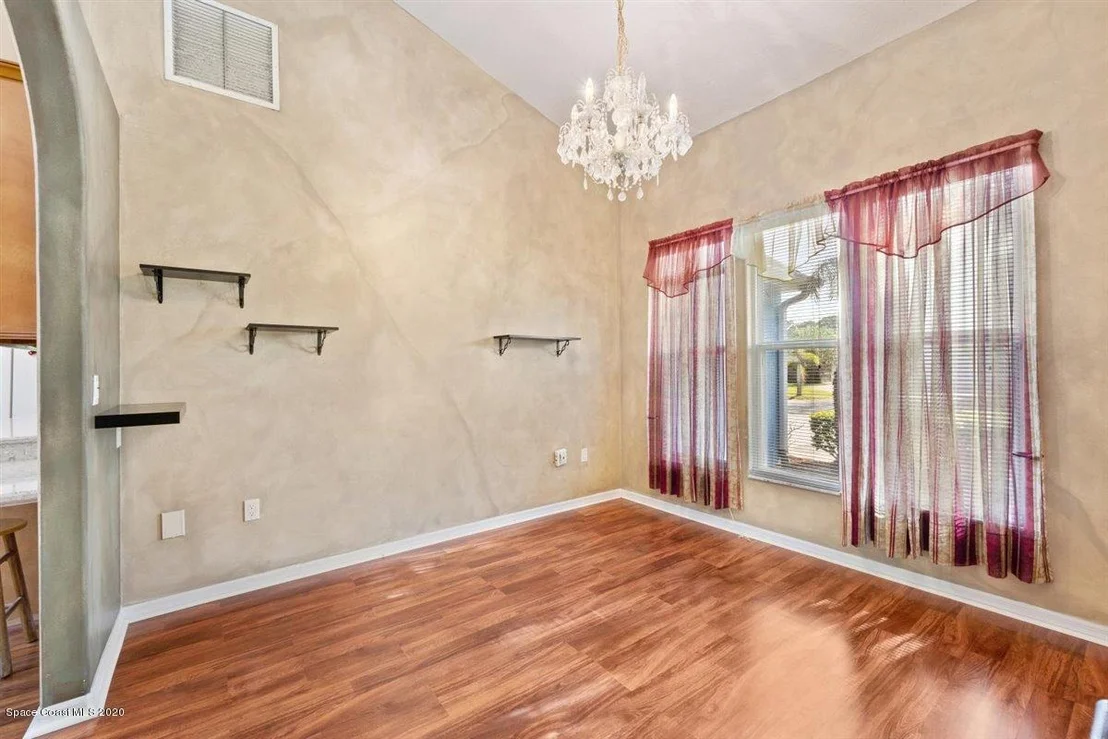 Photo of 984 Pelican Lane