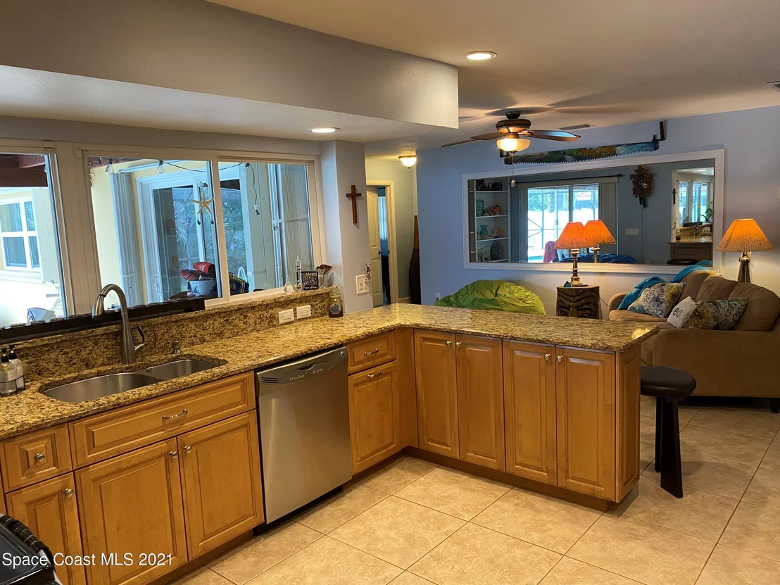 Photo of 445 Hamlin Avenue