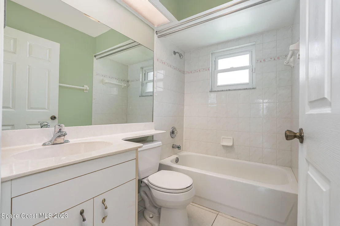 Photo of 4335 South Lakes Circle