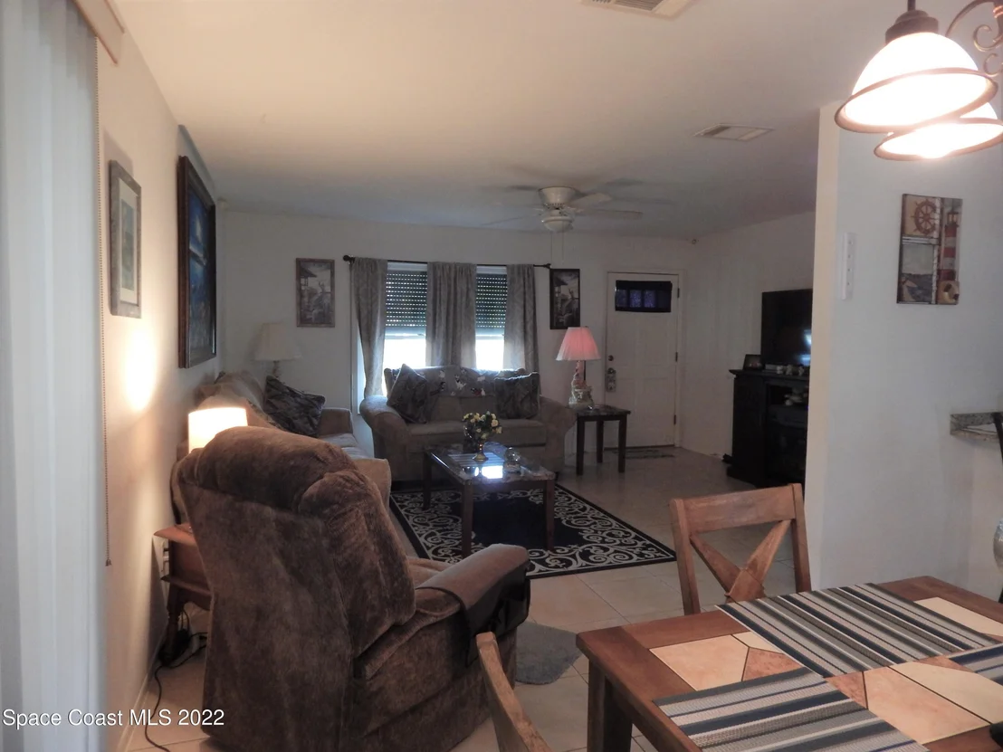 Photo of 1638 Riviera Drive NE
