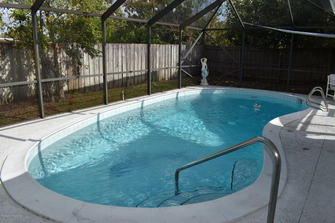 Photo of 720 Bianca Drive NE