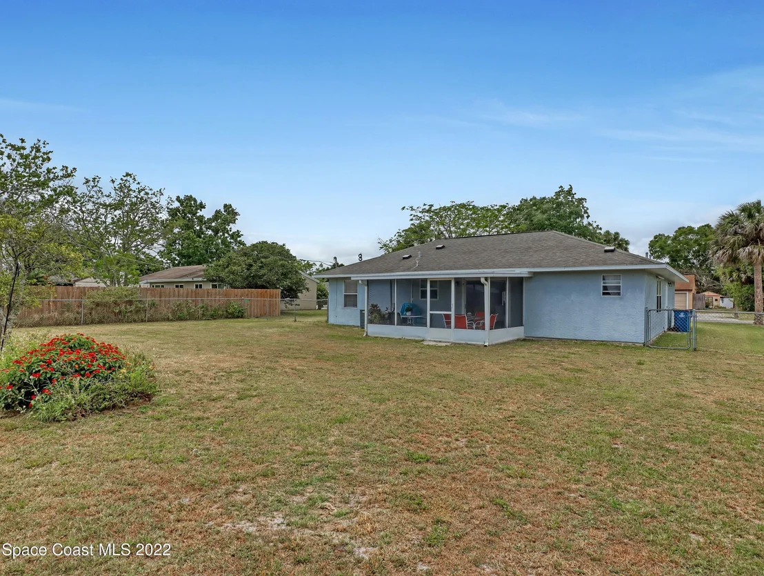Photo of 761 Azure Avenue NE