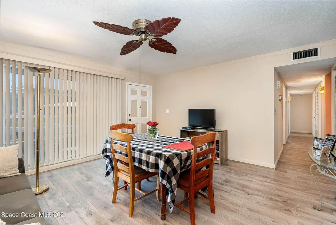 Photo of 878 Angle Street NE