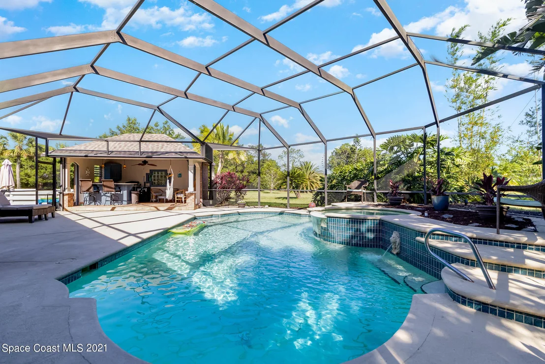 Photo of 548 Sawgrass Circle