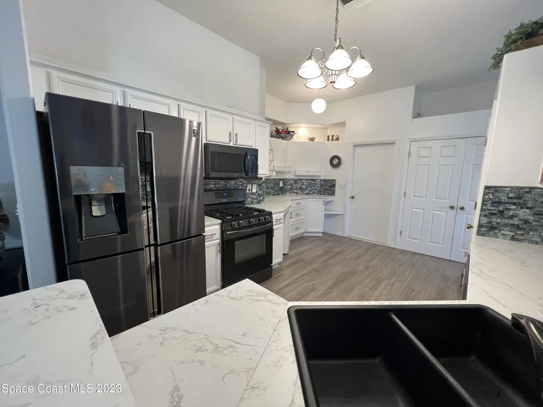 Photo of 852 Villa Drive