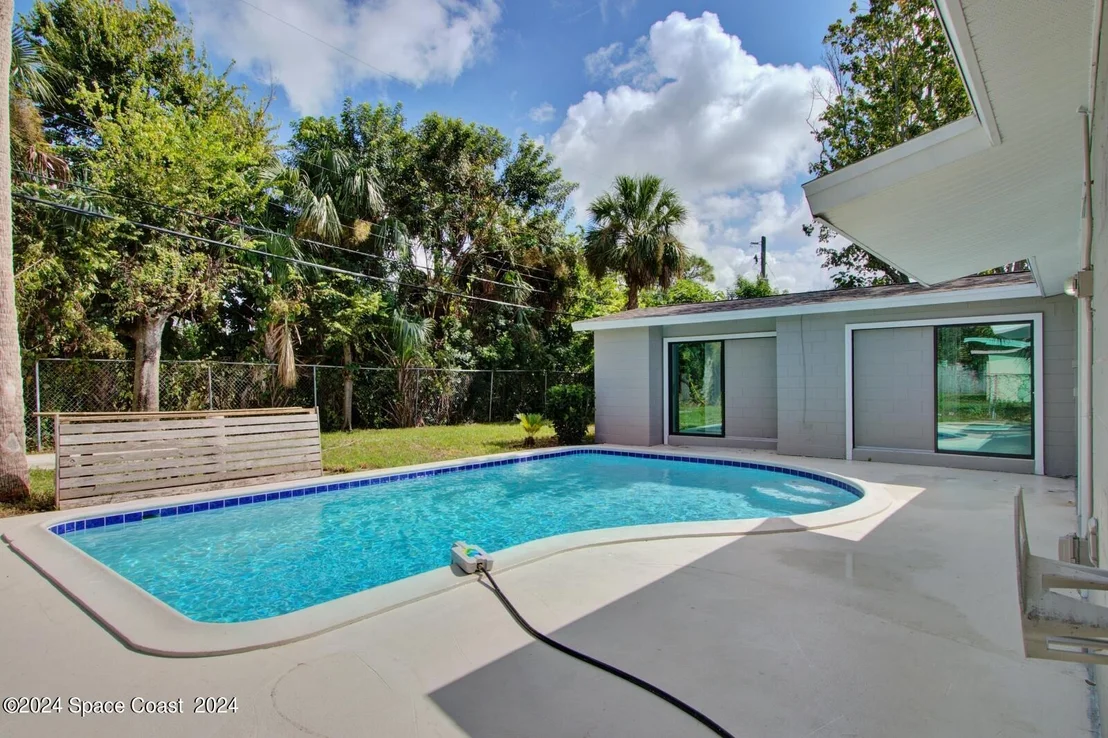 Photo of 1050 Barclay Drive
