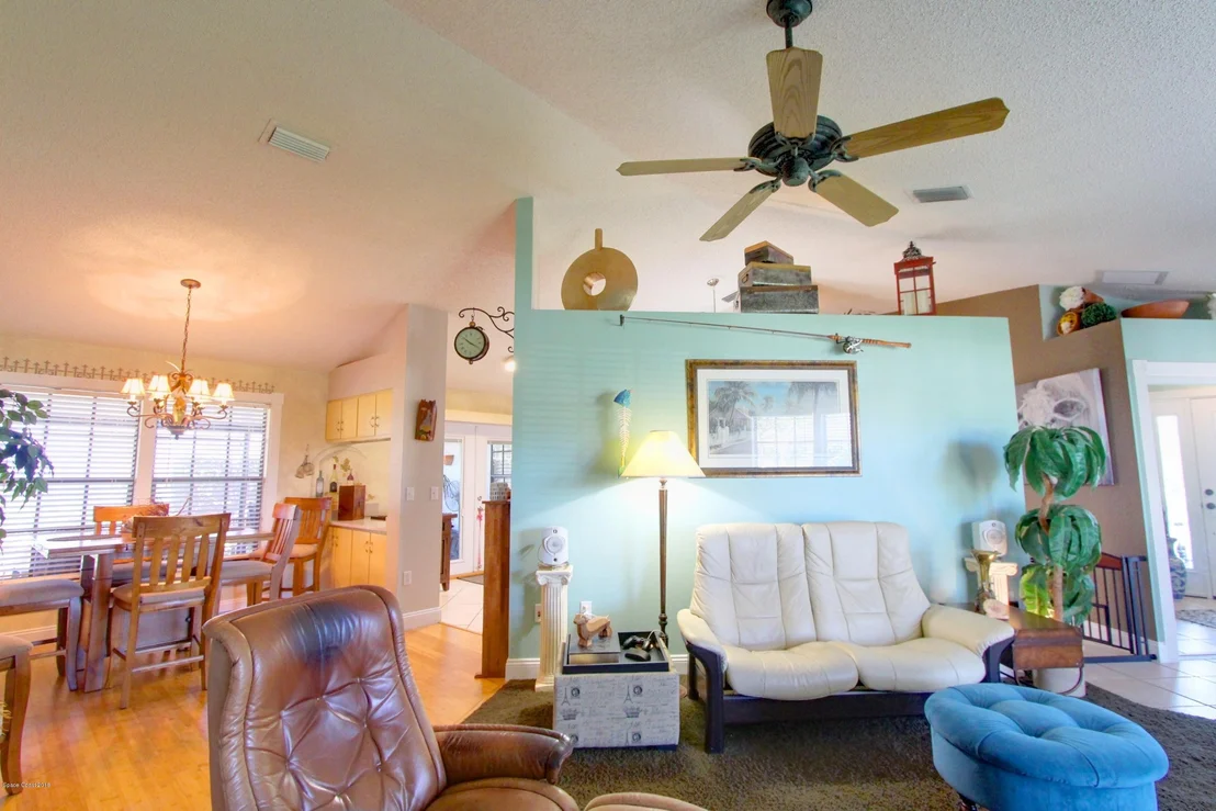 Photo of 1237 Lakeview Drive