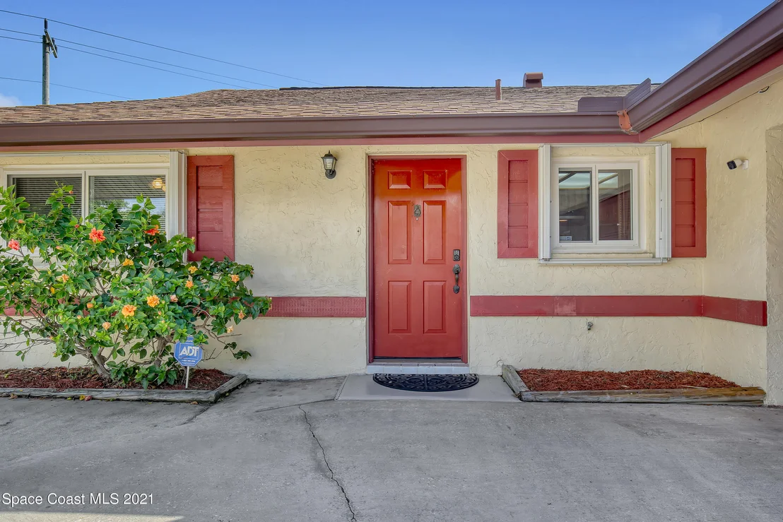 Photo of 1850 N Ontario Circle
