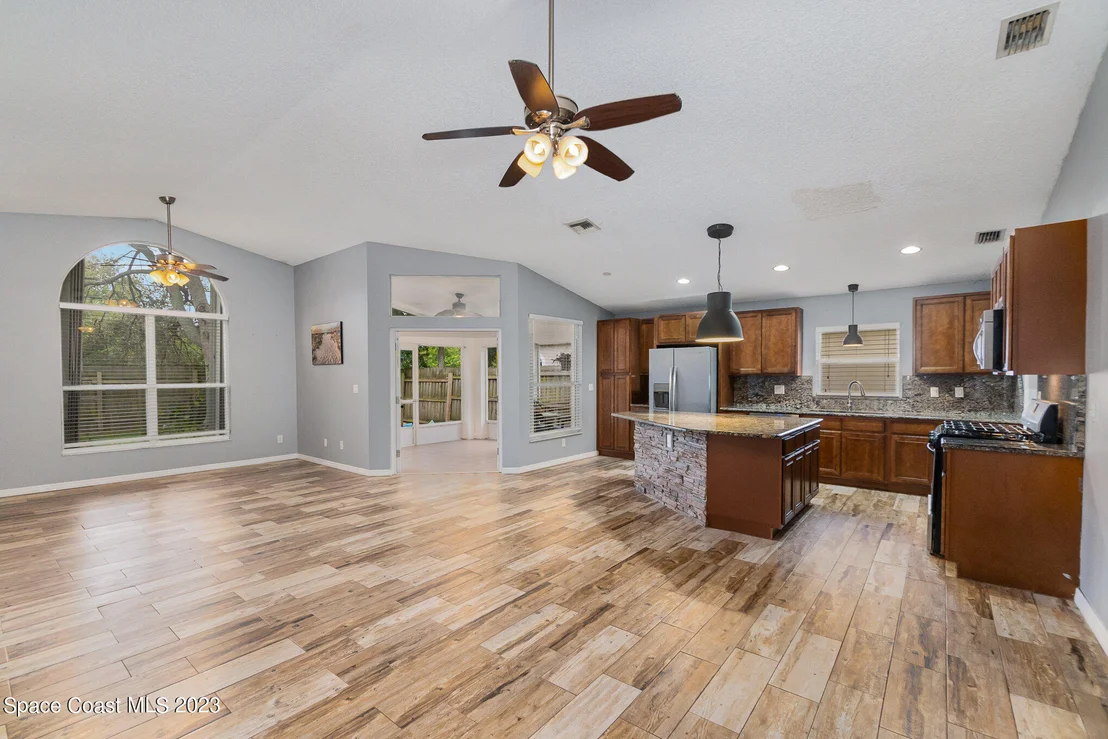 Photo of 2901 Saint James Lane