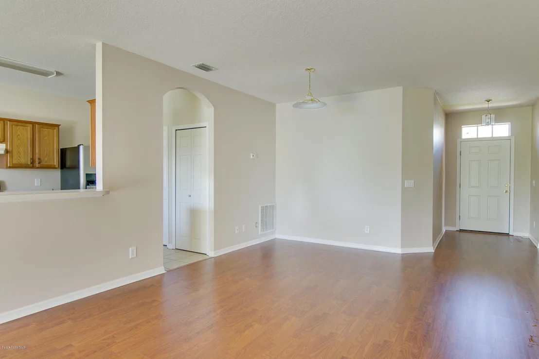 Photo of 621 Cressa Circle