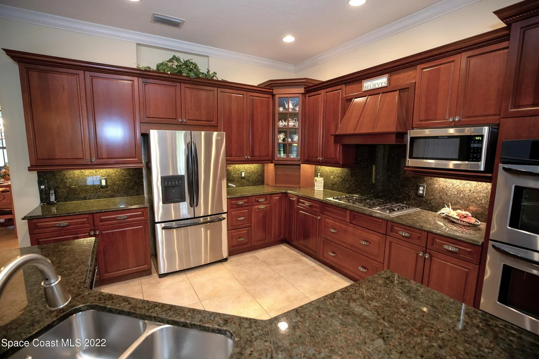 Photo of 2112 Windbrook Drive SE