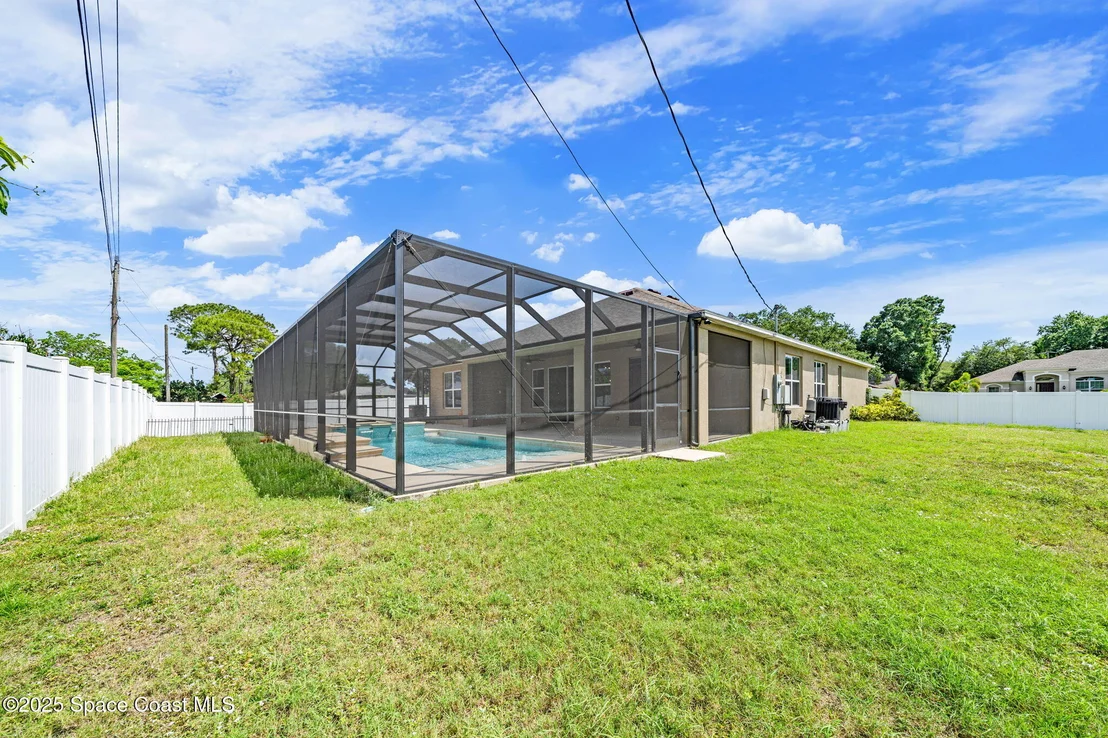 Photo of 539 Balcom Terrace SE