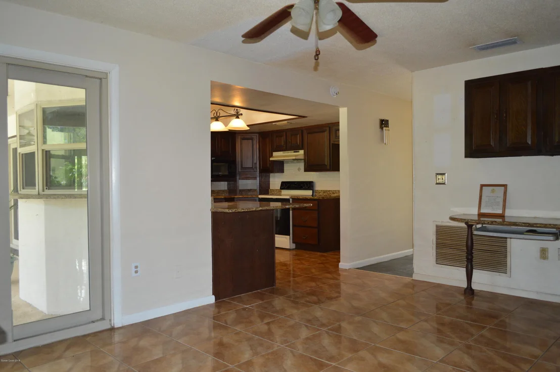 Photo of 4000 Lakebreeze Boulevard