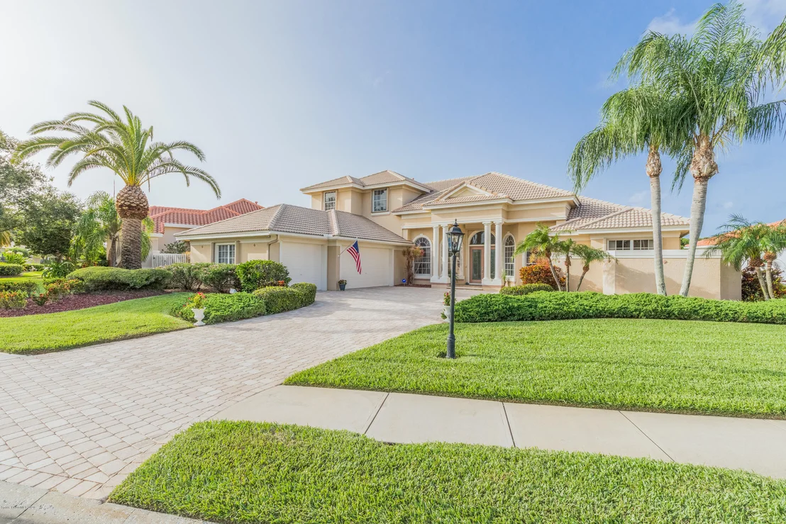 Photo of 422 Flanders Drive