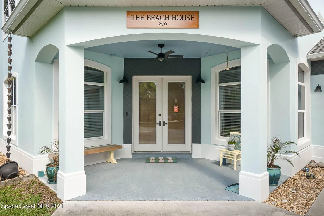 Photo of 250 Heron Drive