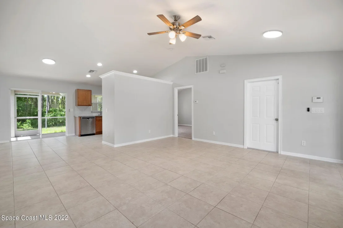 Photo of 1062 Summa Boulevard