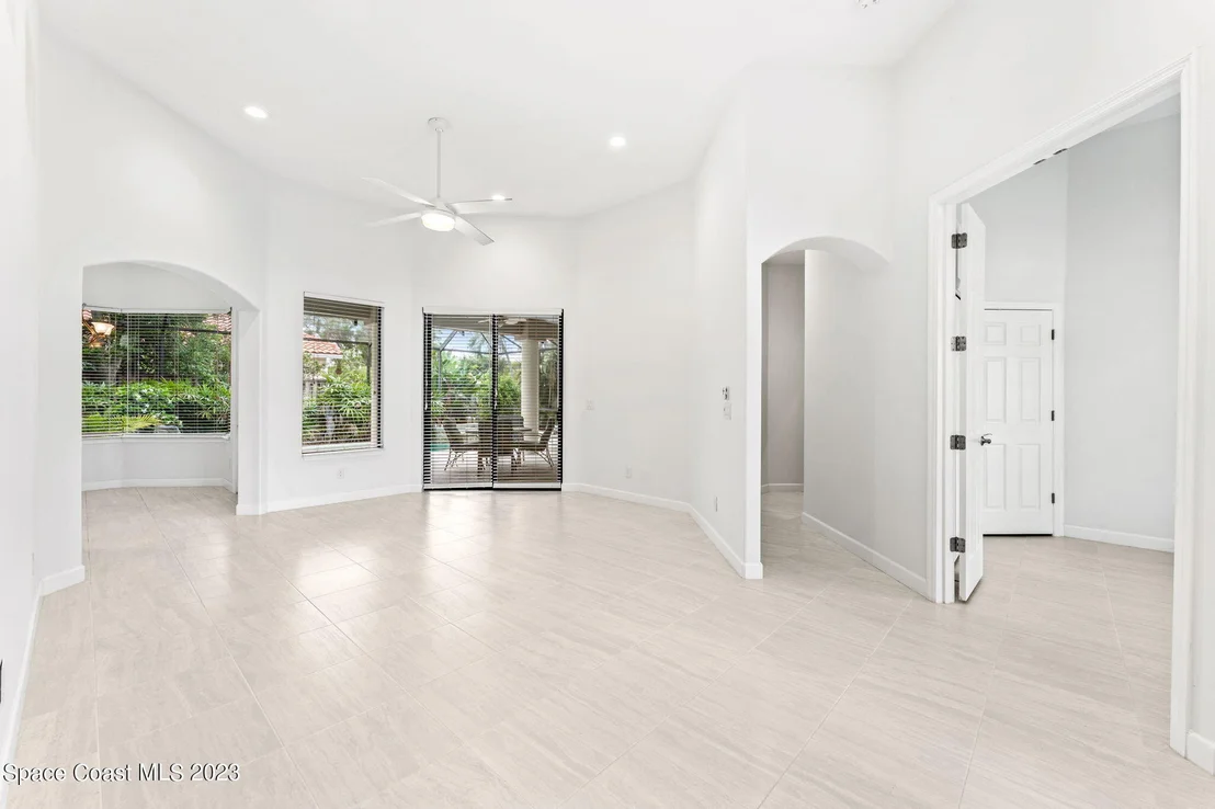 Photo of 423 Flanders Drive