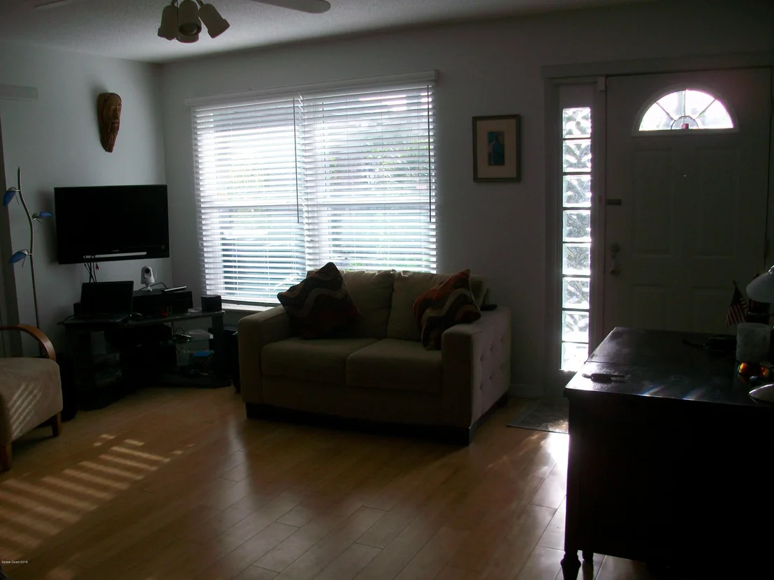 Photo of 913 Darwin Lane NE