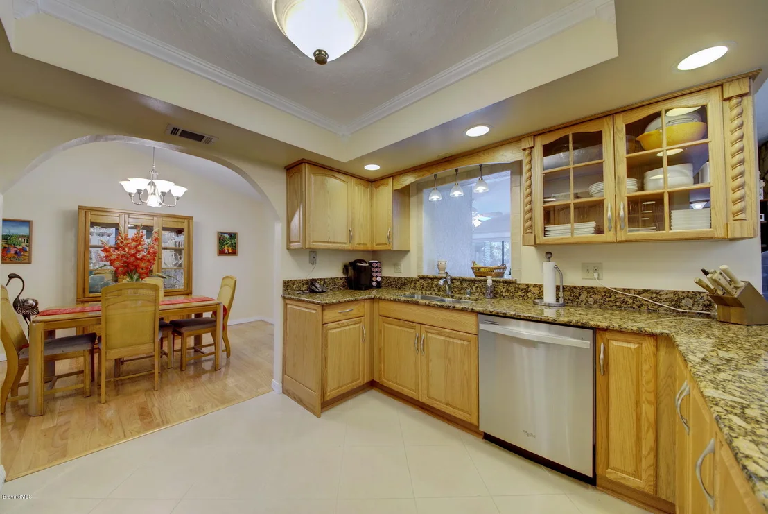 Photo of 1827 S Live Oak Drive