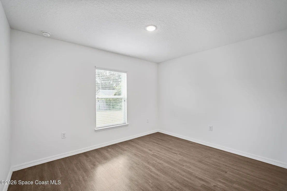 Photo of 549 Eldron Boulevard SE