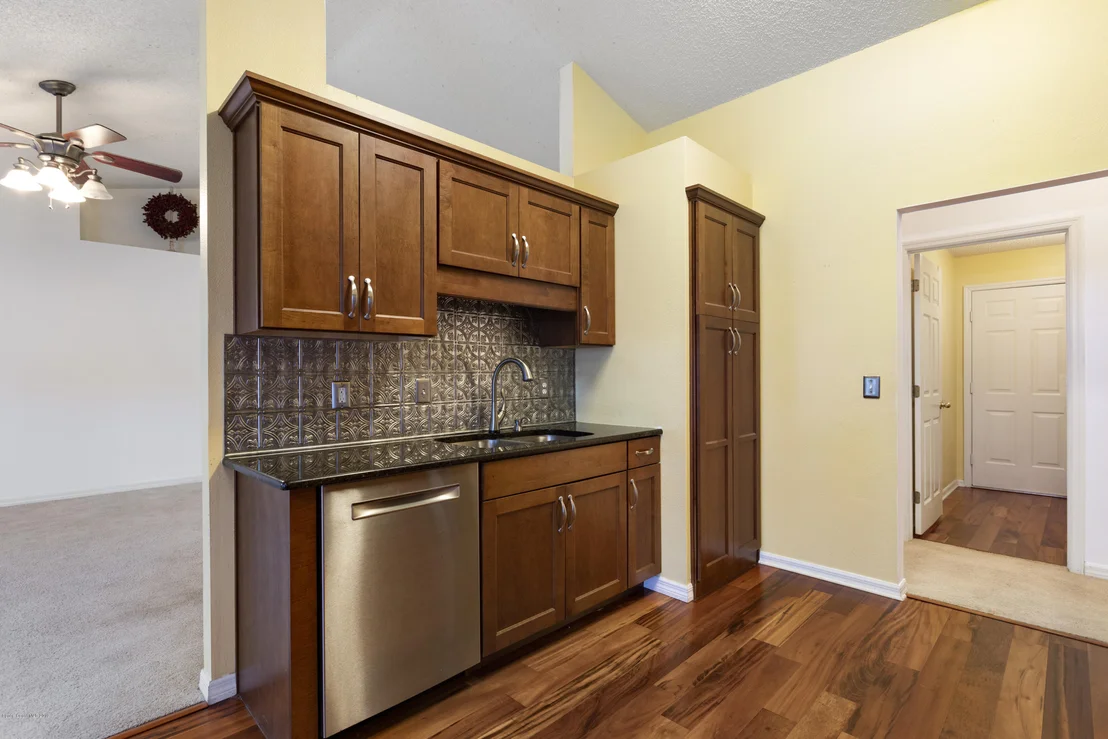 Photo of 1490 Whitman Drive