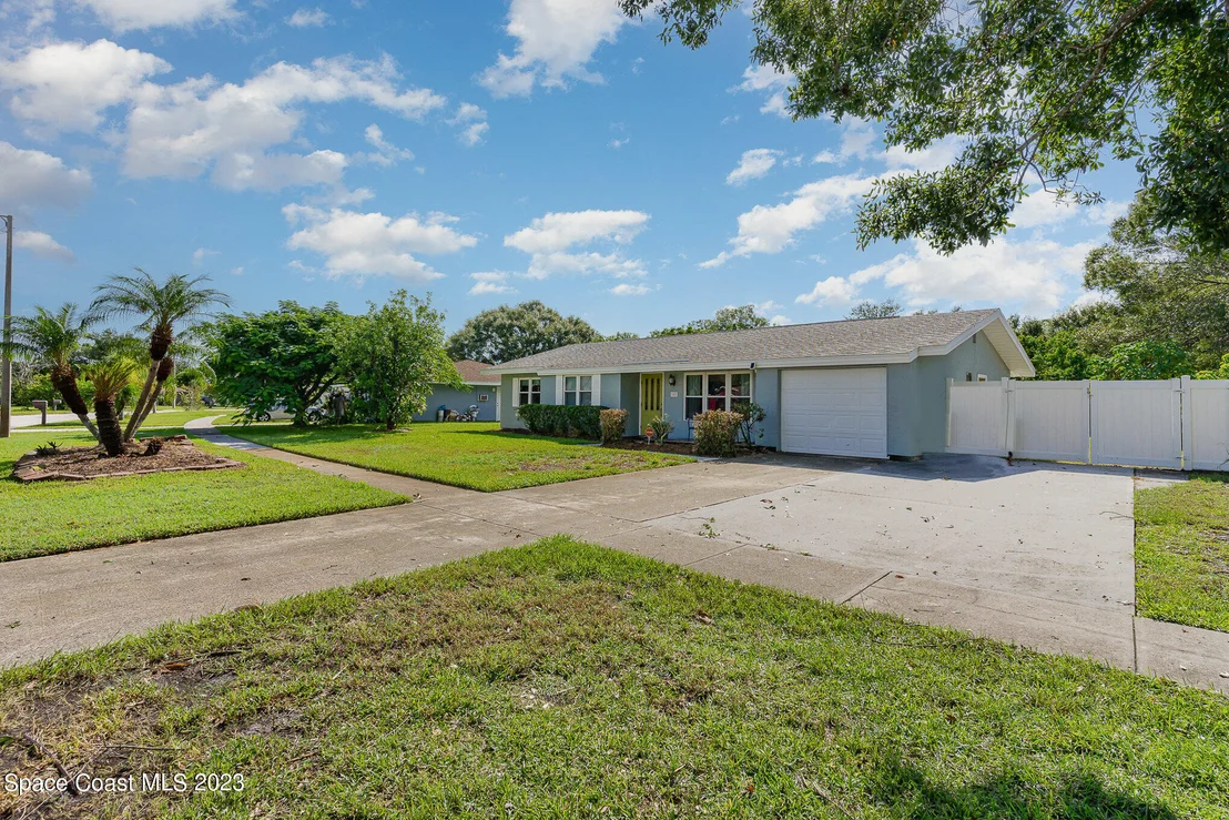 Photo of 1431 Mariposa Drive NE