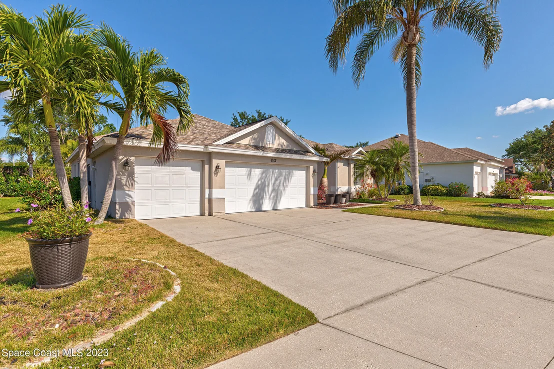 Photo of 832 Carriage Hill Road